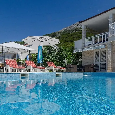 Ferienhaus Fuer 8 Personen Und 1 Kind In Kuciste, Dalmatien Sueddalmatien *