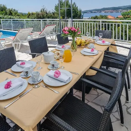 Ferienhaus Fuer 8 Personen Und 1 Kind In Kuciste, Dalmatien Sueddalmatien * Kuciste