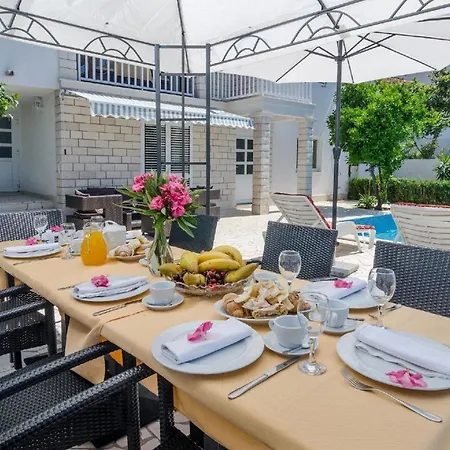 Ferienhaus Fuer 8 Personen Und 1 Kind In Kuciste, Dalmatien Sueddalmatien * 쿠치슈테